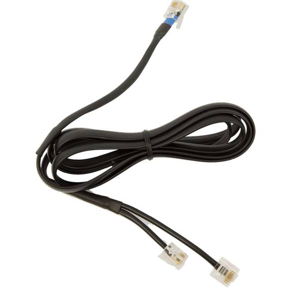 Schwarzes Ethernet-Kabel ordentlich aufgerollt, mit zwei sichtbaren RJ45-Steckern auf schwarzem Hintergrund.