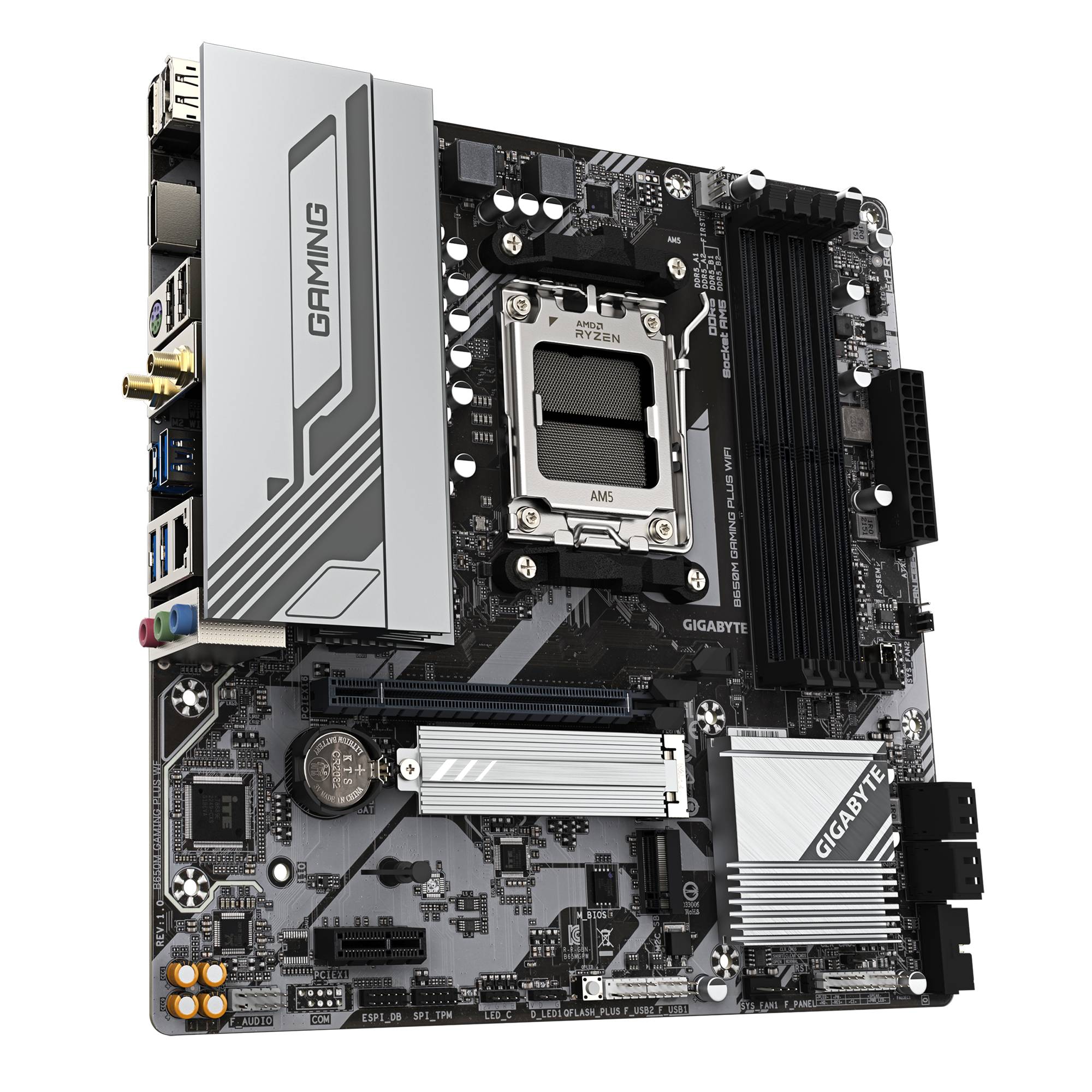 Gigabyte AORUS GAMING Motherboard mit AMD AM5 CPU-Sockel, RAM-Steckplätzen, PCIe-Steckplätzen und silbernen Kühlkörpern auf schwarzem Hintergrund gezeigt.