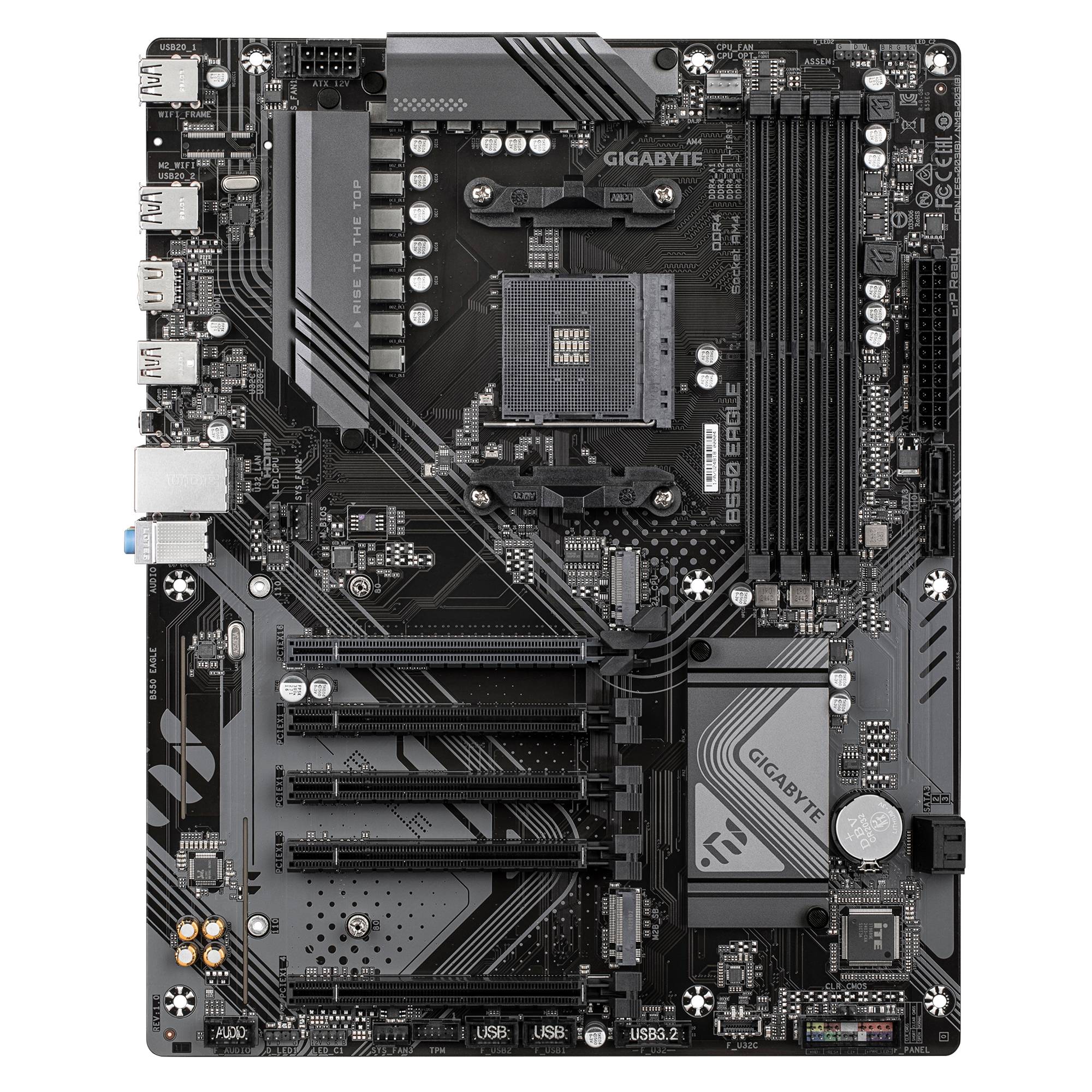 Draufsicht eines Gigabyte B550 EAGLE Motherboards, das den CPU-Sockel, RAM-Steckplätze, PCIe-Steckplätze und Kühlkörper zeigt.
