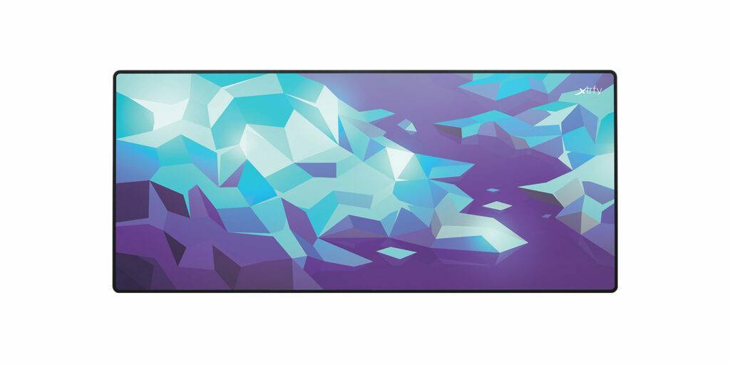 Abstraktes geometrisches Design mit hellblauen und türkisen Polygonen auf einem violetten Farbverlaufshintergrund.