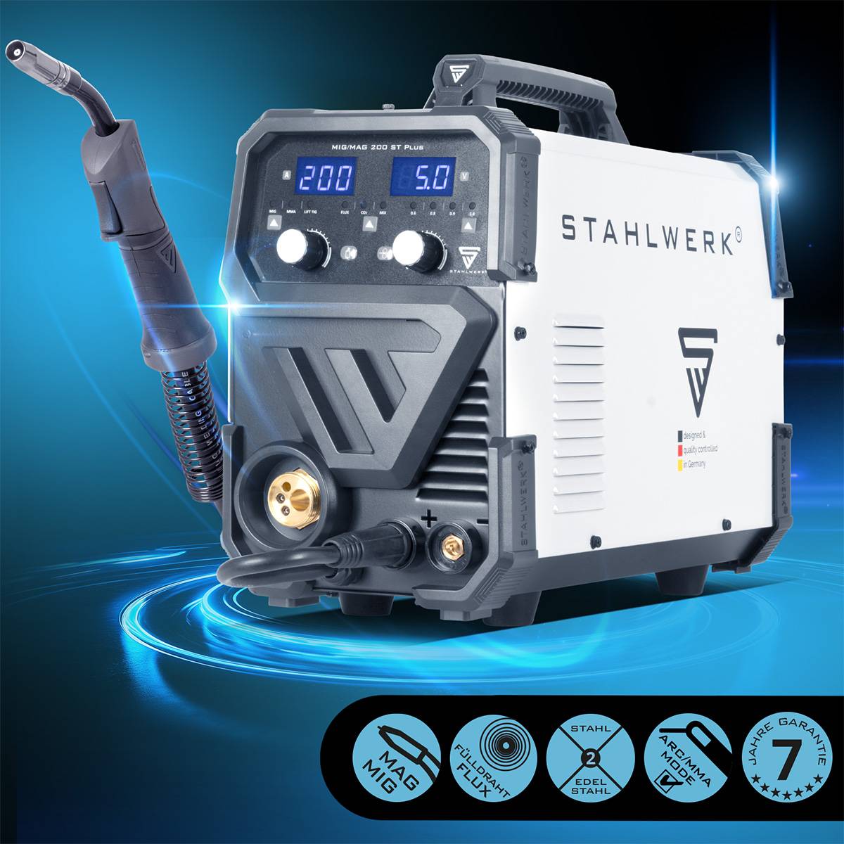 Eine Schweißmaschine mit der Aufschrift 'STAHLWERK' und digitalem Display zeigt '200' und '18.1', mit verschiedenen Einstellungen. Icons weisen auf MAG, MIG und andere Schweißoptionen hin.