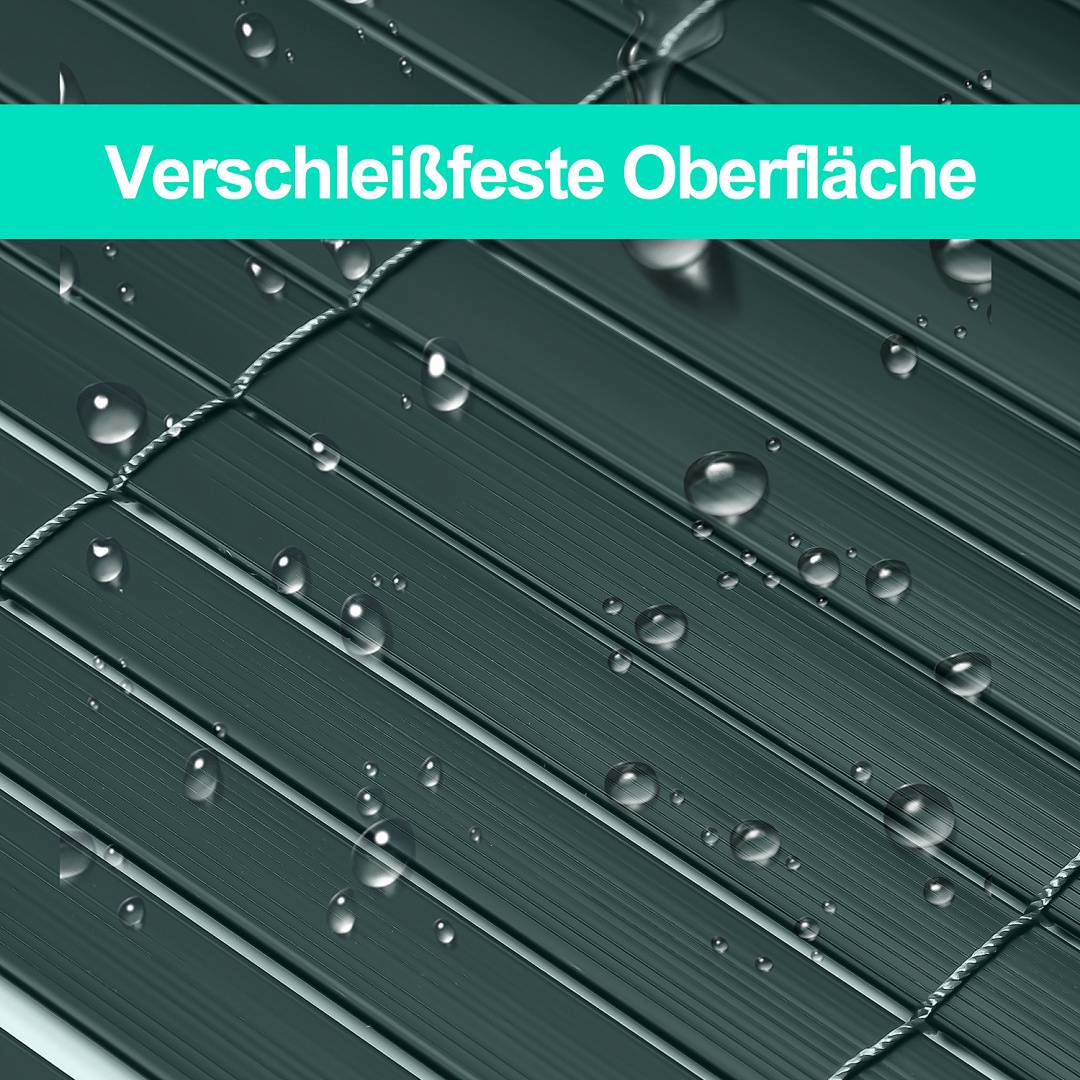 Strukturierte dunkelgrüne Oberfläche mit Wassertropfen und dem deutschen Etikett „Verschleißfeste Oberfläche" (verschleißfeste Oberfläche).