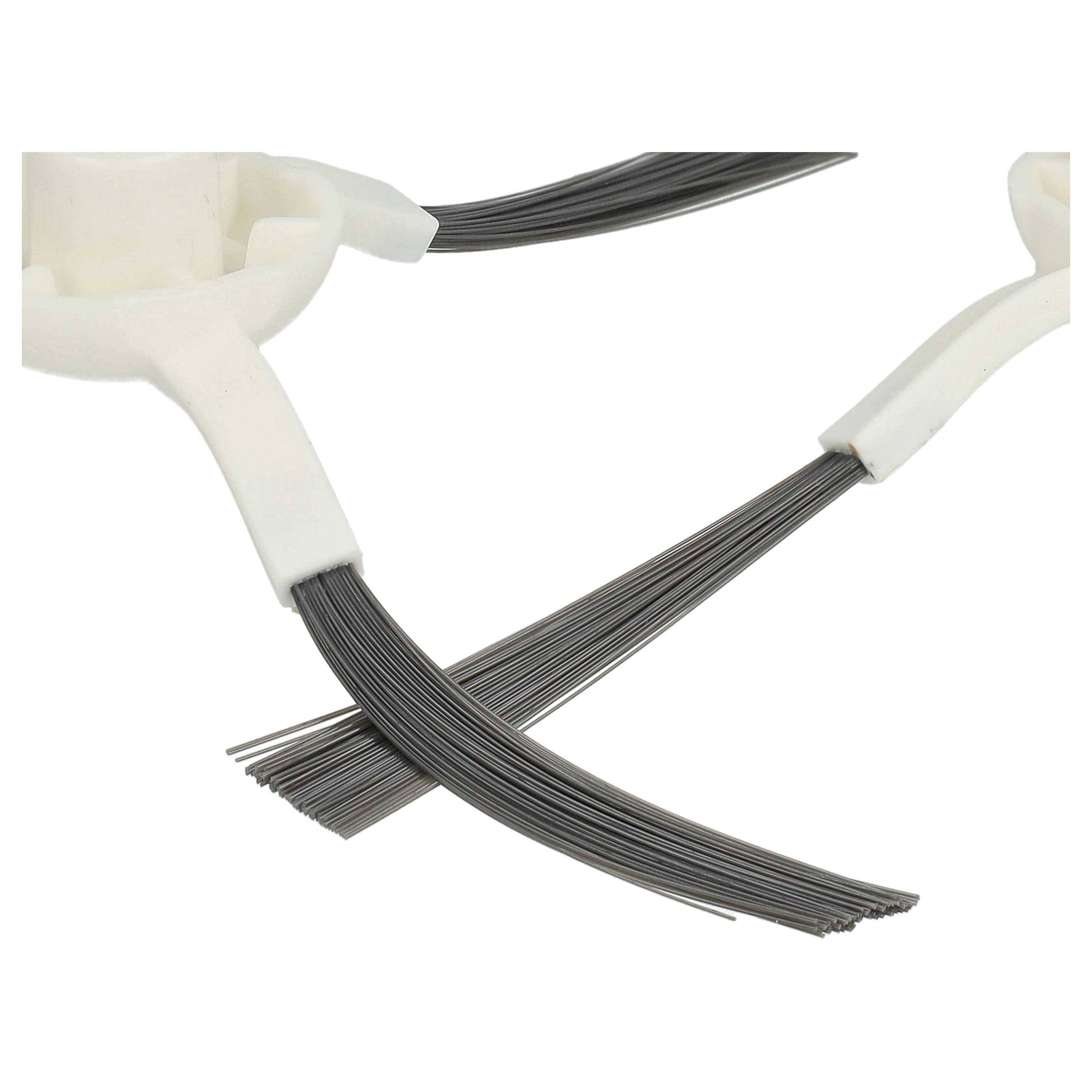 Nahaufnahme von zwei Zahnbürsten mit feinen Borsten und weißen Griffen, die sich leicht auf weißem Hintergrund überschneiden.