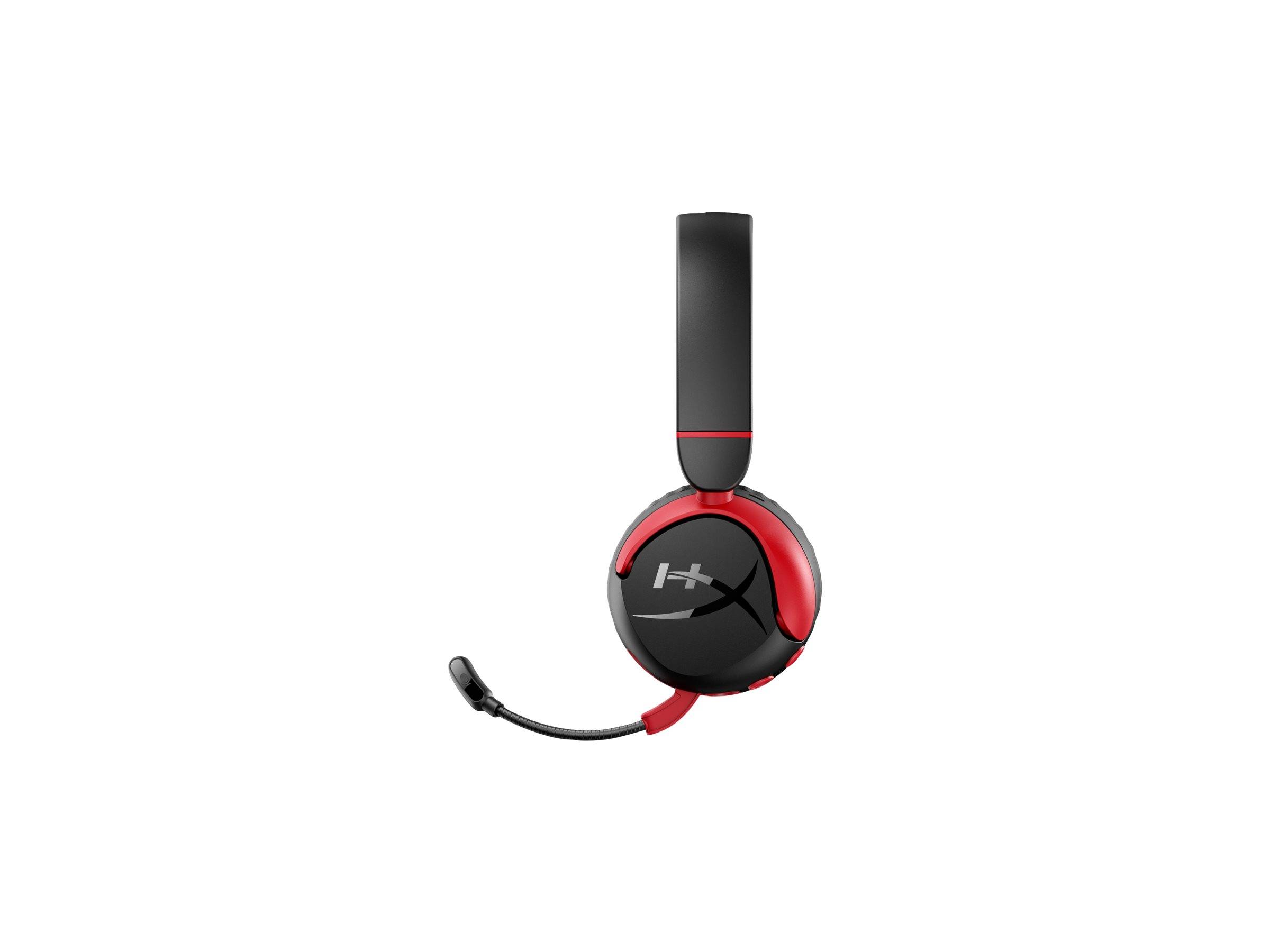 Ein schwarzes und rotes Gaming-Headset mit einem schwenkbaren Mikrofon, von der Seite vor einem weißen Hintergrund betrachtet.