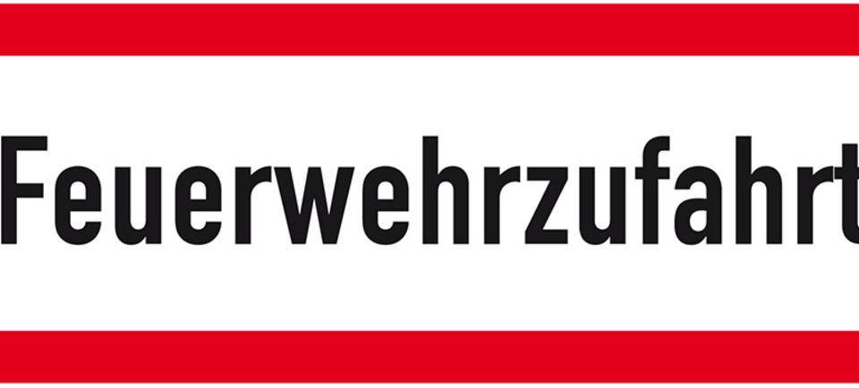 Hinweisschild Feuerwehrzufahrt, Aluminium RA0, reflektierend, 594x210mm, DIN 67520