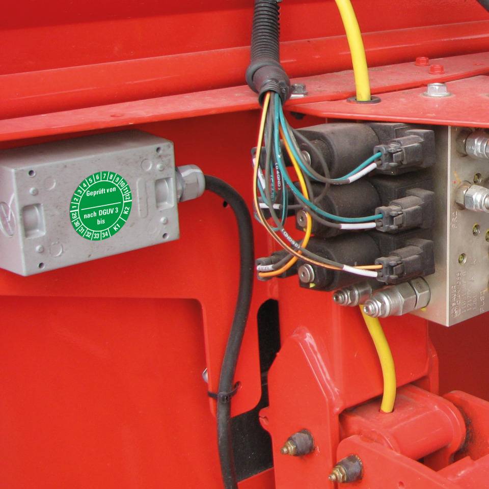 Prüfplakette Geprüft von - nach DGUV Vorschrift 3 K1/K2, 29-34, grün, Dokumentenfolie, Ø25mm, 21/Bogen