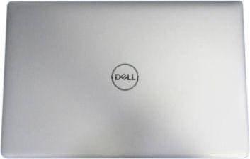 Ein geschlossener silberner Dell-Laptop mit einem mittig platzierten Logo auf dem Deckel.