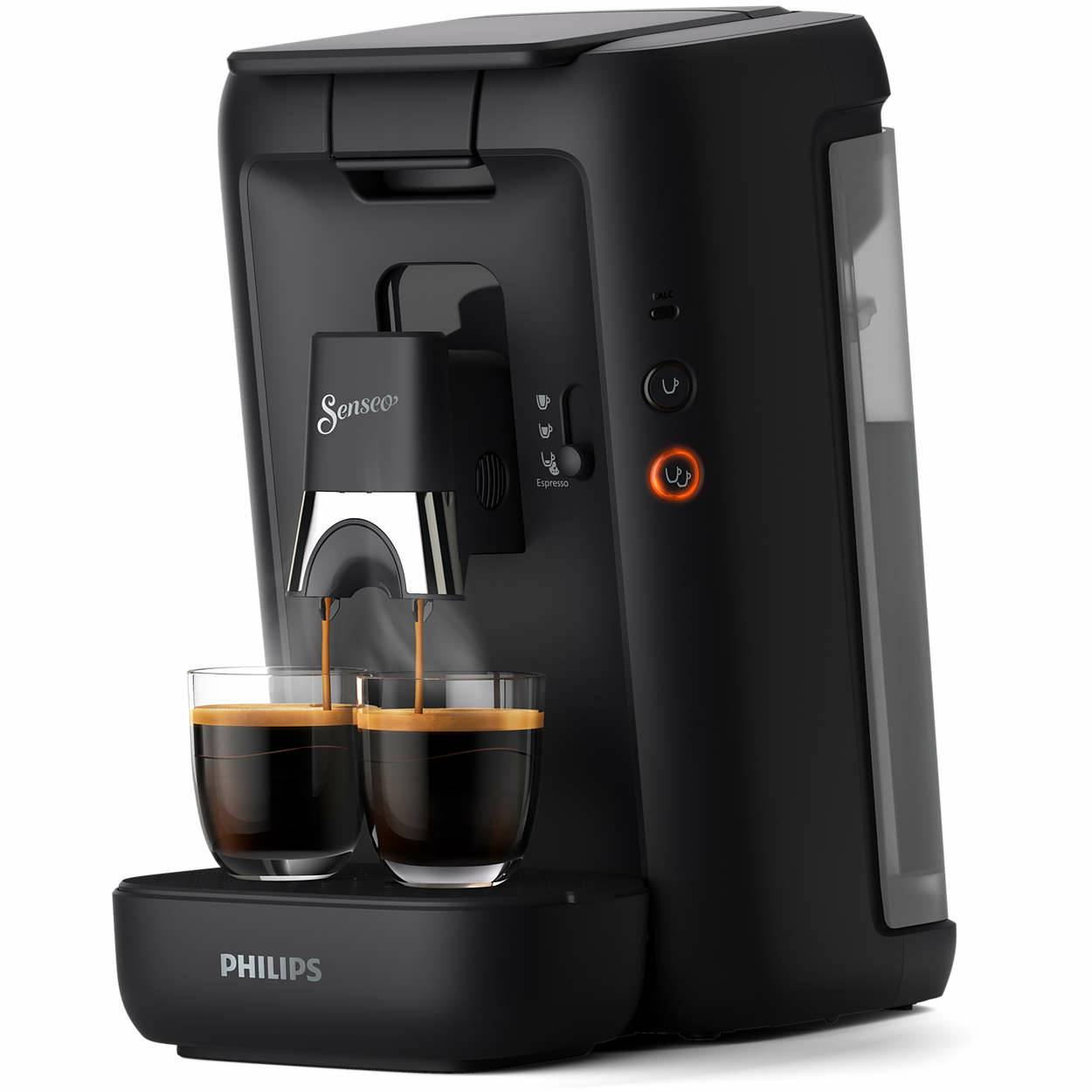 Eine schwarze Philips Senseo Kaffeemaschine, die zwei Tassen Espresso braut, mit einem Wassertank an der Seite und Bedienschaltflächen auf der Vorderseite.