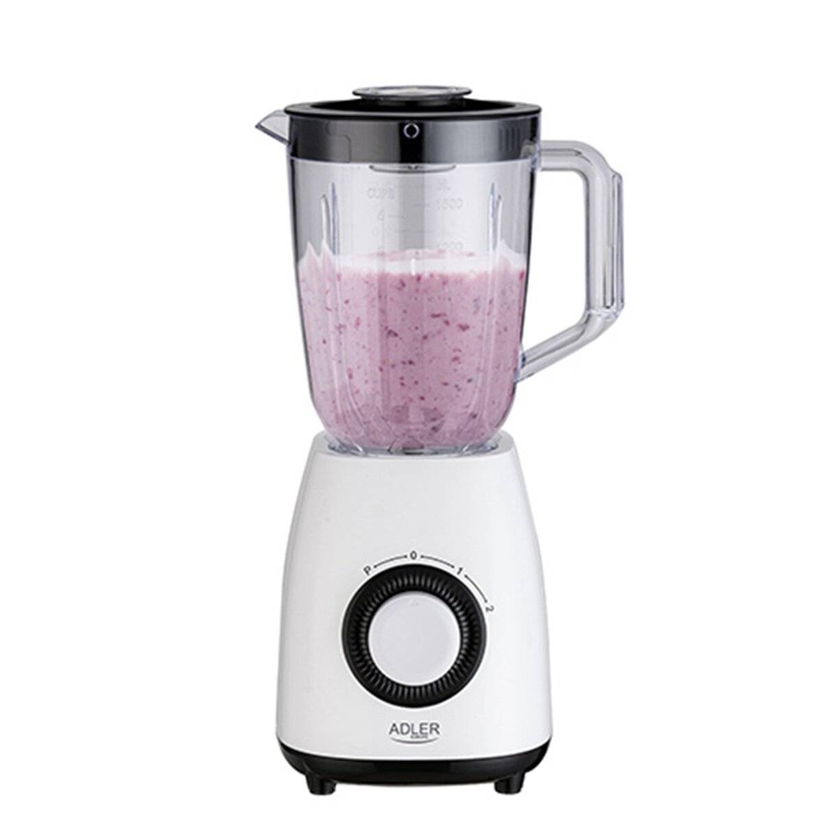 Ein weißer Mixer mit durchsichtigem Behälter mischt einen rosa Smoothie an, wobei auf der Vorderseite ein Drehregler mit Einstellungen zu sehen ist.