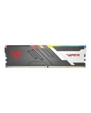 Ein Nahaufnahmebild eines Viper RAM-Moduls mit schwarzweißem Design, RGB-Beleuchtung und dem rot gedruckten Viper-Logo.