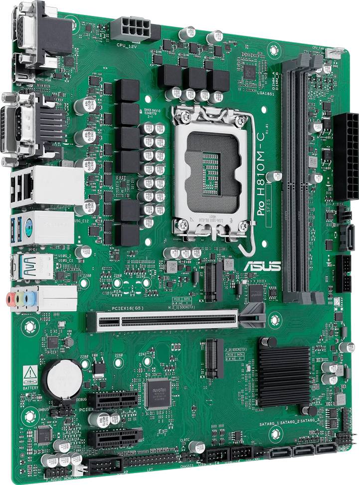 Ein Computer-Mainboard mit verschiedenen Anschlüssen, Steckplätzen und Komponenten, einschließlich einer CPU-Fassung, einem PCIe-Steckplatz und mehreren Kondensatoren.