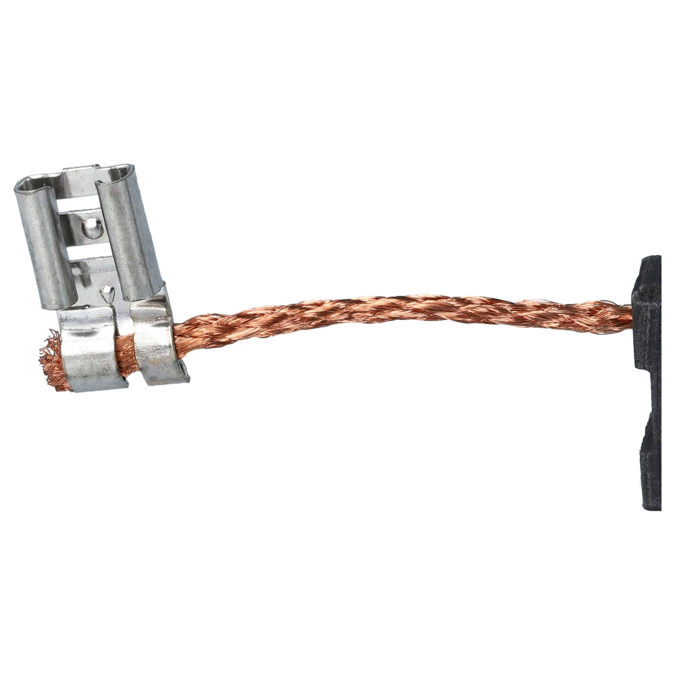 Eine Metallklemme, die an einem verdrehten Kupferdraht befestigt ist, der auf einer schwarzen Metallhalterung oder -oberfläche fixiert ist.