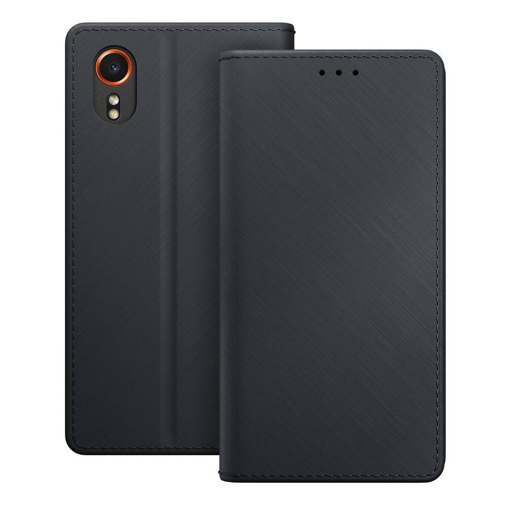 Zwei schwarze Smartphone-Hüllen, eine teilweise offen, die die rückwärtige Kamera eines Telefons mit einer rot umrandeten Linse zeigt.