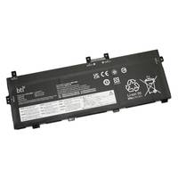 Schwarzes rechteckiges Laptop-Akkupack mit Etiketten, Zertifizierungszeichen und Recycling-Symbolen auf weißem Hintergrund.