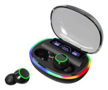 Kabellose Ohrhörer in einem Ladeetui mit LED-Display; das Etui zeigt den Batteriestand. Zwei Ohrhörer mit leuchtendem Rand, einer liegt außerhalb des Etuis.