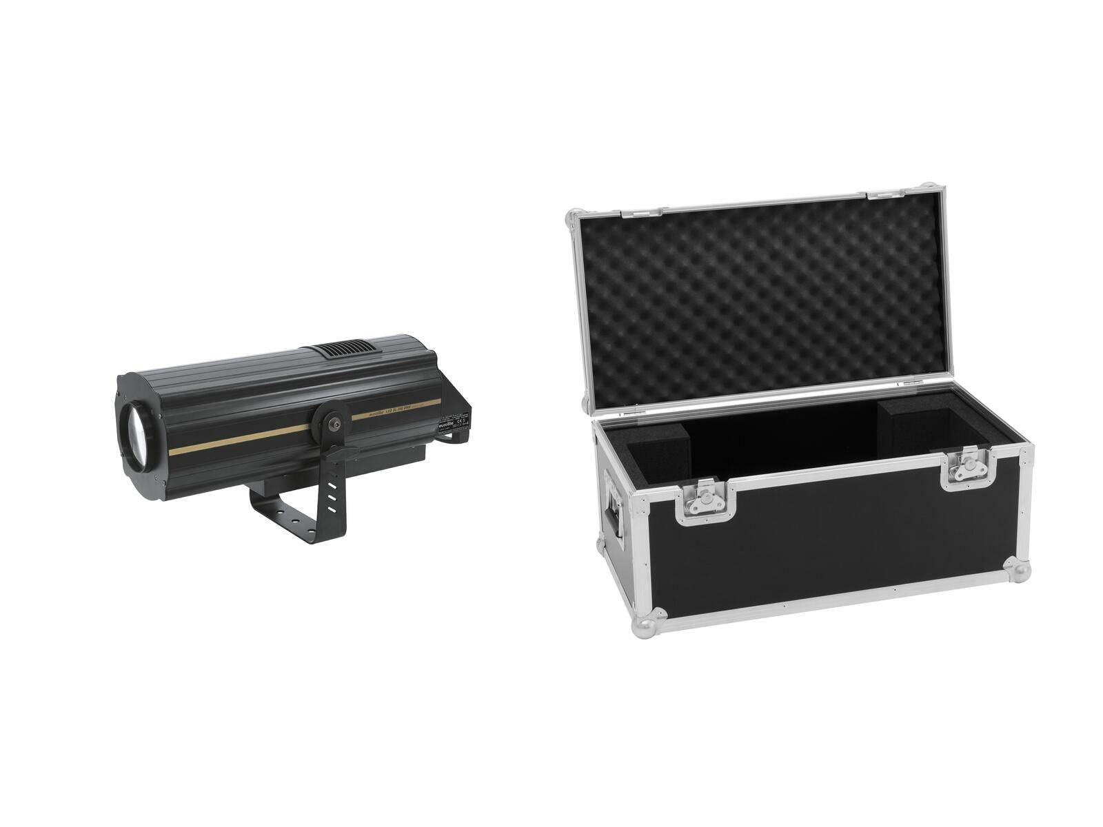 Ein Bühnenscheinwerfer und ein offenes, leeres schwarzes Flugcase.