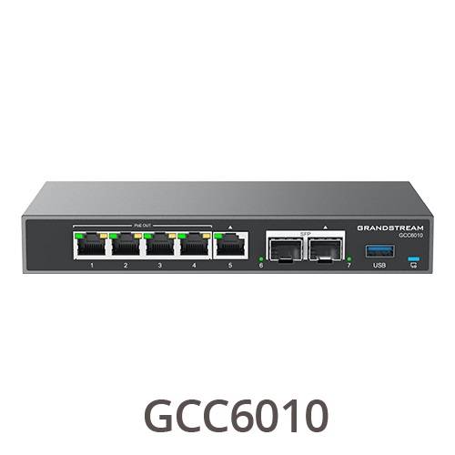 Vorderansicht eines Grandstream GCC6010-Netzwerkgeräts mit fünf Ethernet-Anschlüssen, zwei SFP-Steckplätzen, einem USB-Anschluss und dem Modellschild „GCC6010