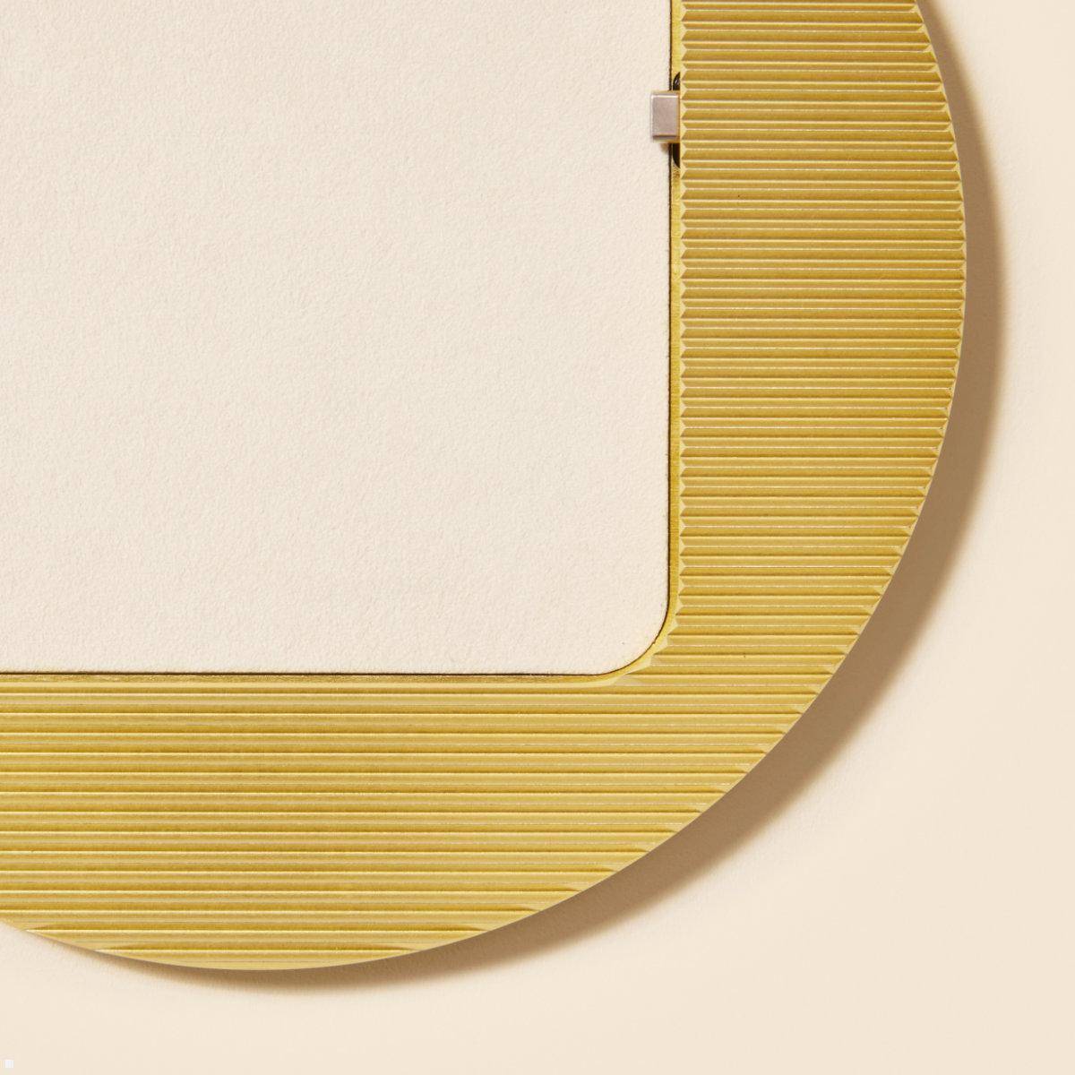 Displine Moonlight Wall Wandhalterung für iPad 10.9 (10.Gen) USB-C, gold eloxier...