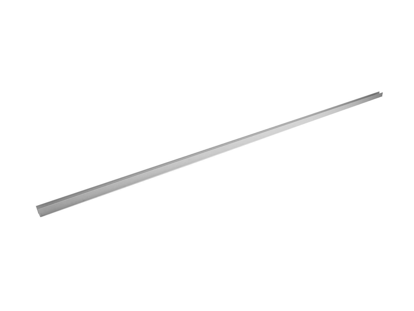 Eine schlanke, lange Metallstange, diagonal gegen einen weißen Hintergrund positioniert.