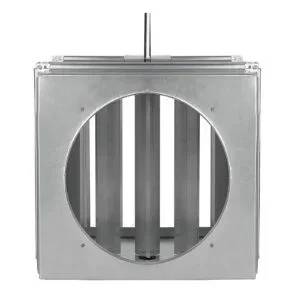 Quadratisches Metallgehäuse für Lüftung oder Filter mit großer kreisförmiger Öffnung und vertikalen internen Lamellen, von vorne auf weißem Hintergrund gezeigt.