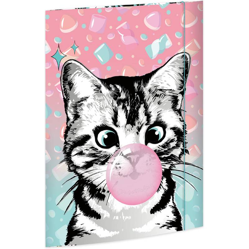 Eine schwarz-weiße Katze mit weit aufgerissenen Augen bläst eine rosa Kaugummblase. Der Hintergrund hat ein farbiges, abstraktes Design.