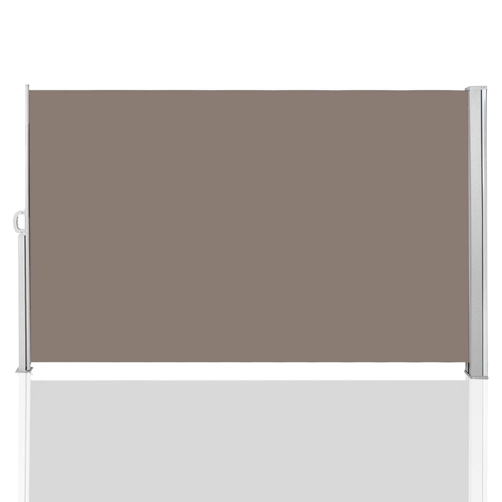 Ausziehbarer Sichtschutz für den Außenbereich mit Stoff-Panel in Taupe-Farbe und silbernen Metallseitenpfosten, dargestellt in ausgefahrenem Zustand über einem unteren weißen Panel.