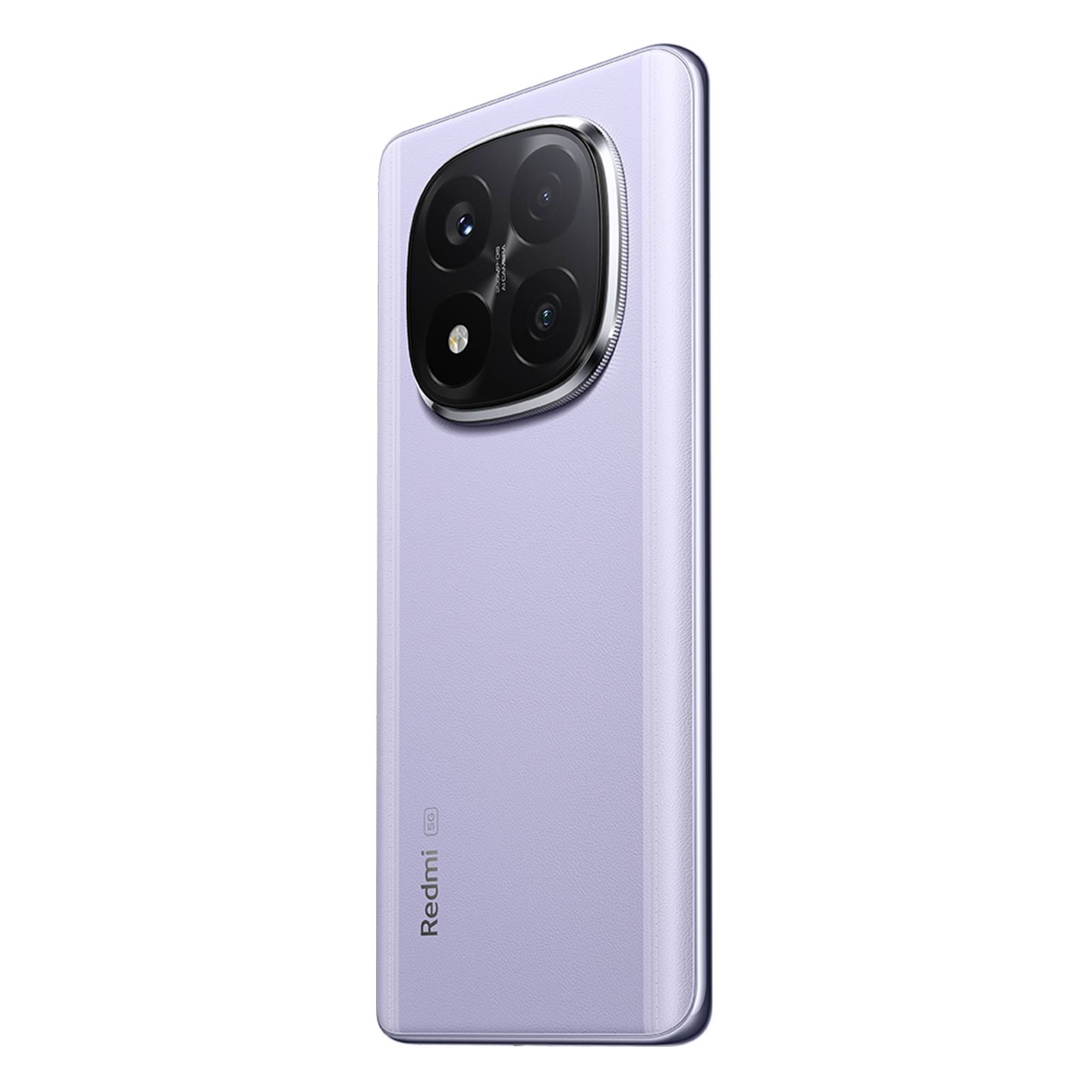 Lavender Redmi Smartphone von hinten gezeigt, mit großem quadratischem Kameramodul mit vier Objektiven auf schwarzem Hintergrund.