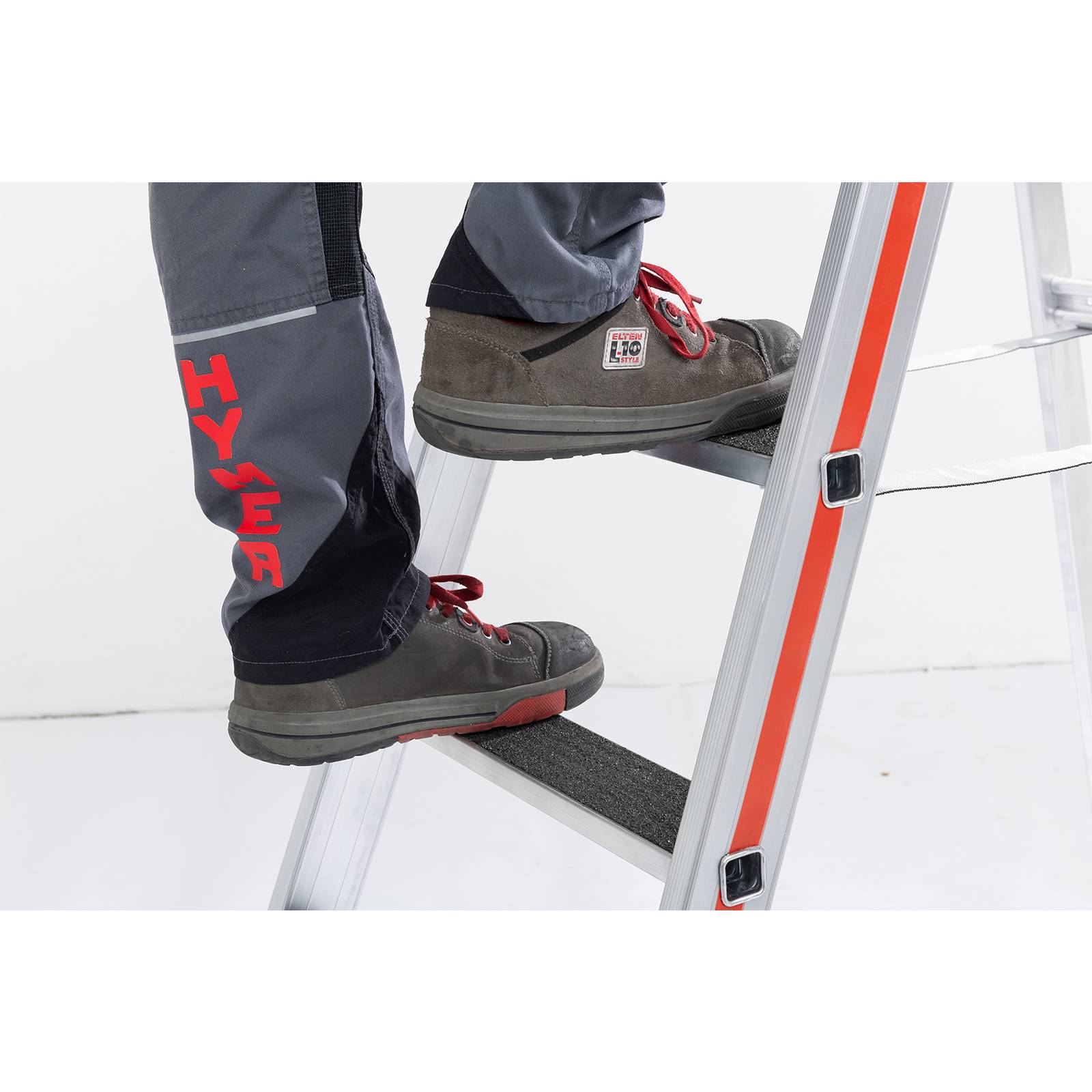 Hymer Stufenstehleiter R13 mit Plattform 10 Stufen