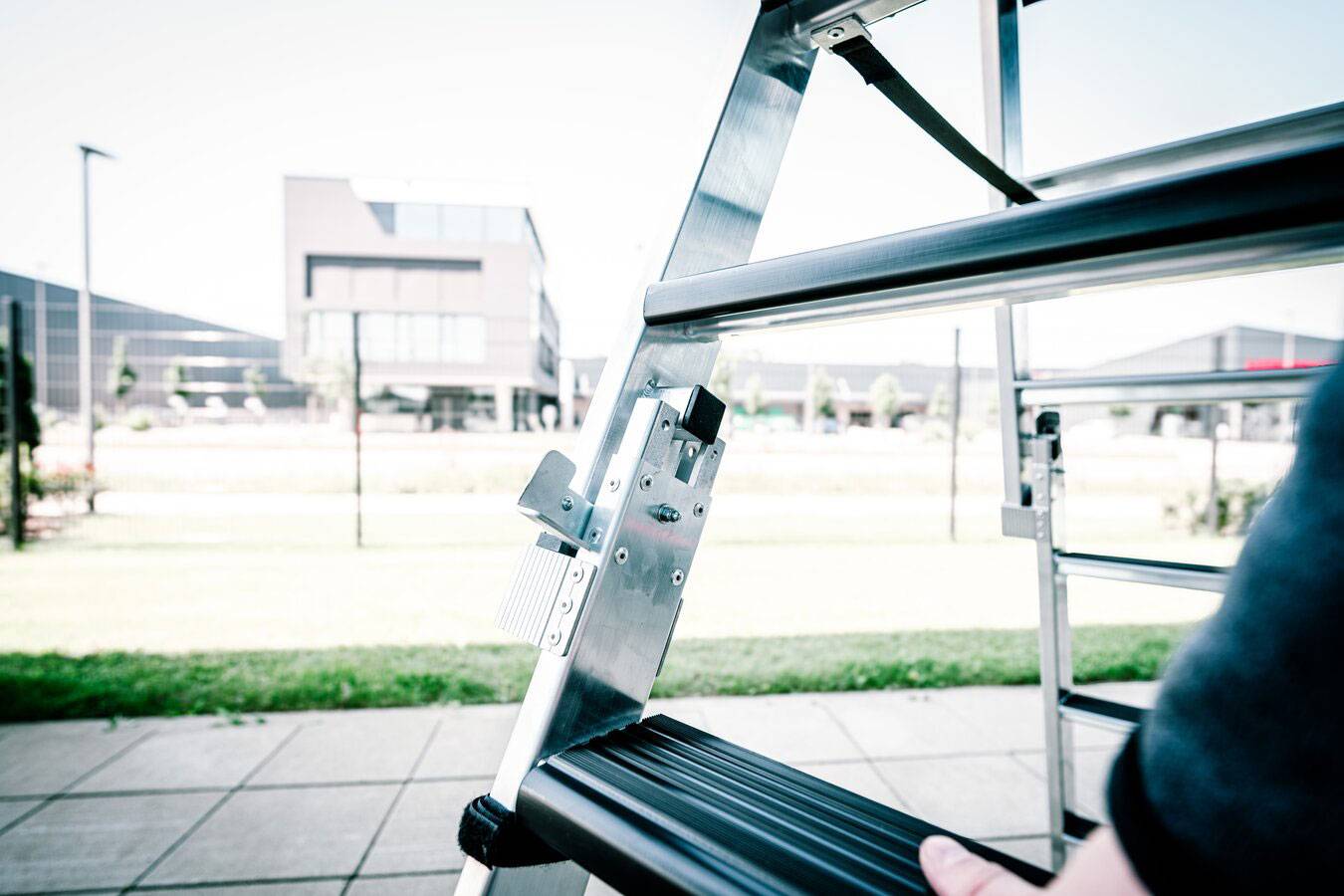 Munk Stufen Stehleiter beidseitig begehbar steckbar 2x4 Stufen