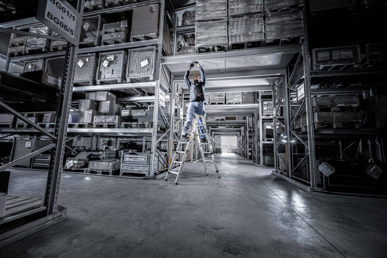 Munk Stufen Stehleiter beidseitig begehbar steckbar 2x4 Stufen