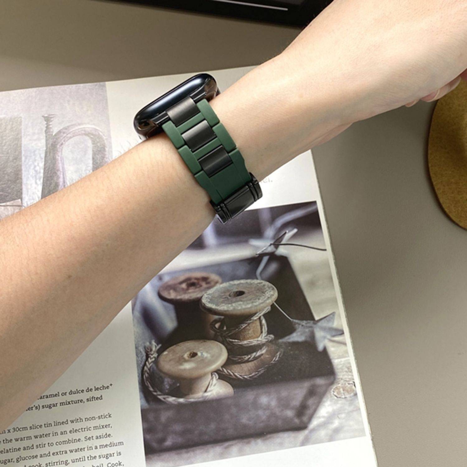 Für Apple Watch Series 10 42mm / 9 8 7 41 / 6 SE 5 4 40mm Design Magnetschnalle Edelstahl Armband Grün / Schwarz