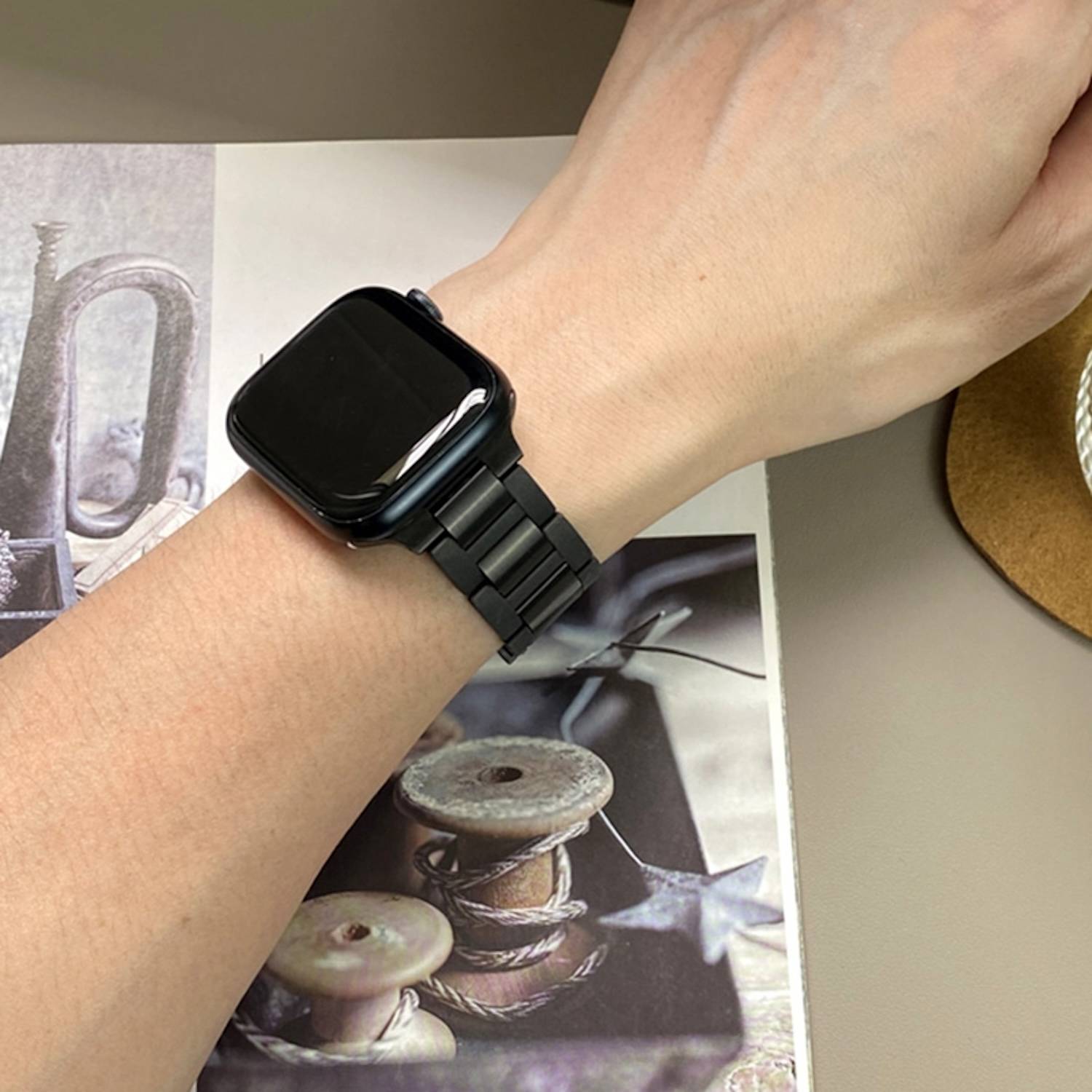 Magnetisches Armband für Apple Watch 49mm / 46mm / 45mm / 44mm Design Edelstahl