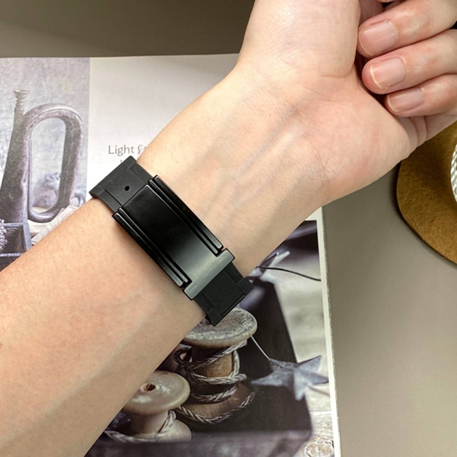 Magnetisches Armband für Apple Watch 49mm / 46mm / 45mm / 44mm Design Edelstahl