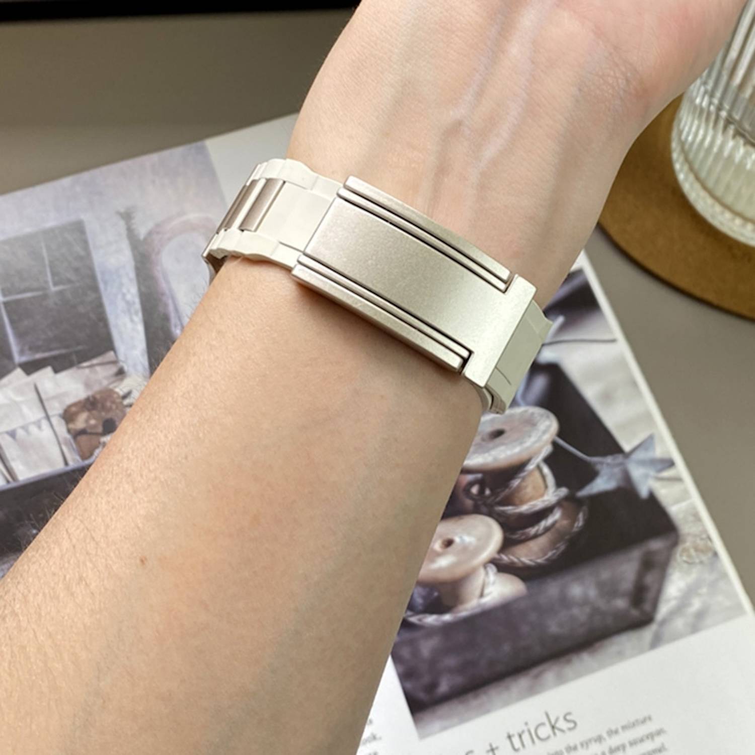 Für Apple Watch Series 10 46mm / 9 8 7 45 / 6 SE 5 4 44mm Design Magnetschnalle Edelstahl Armband Beige