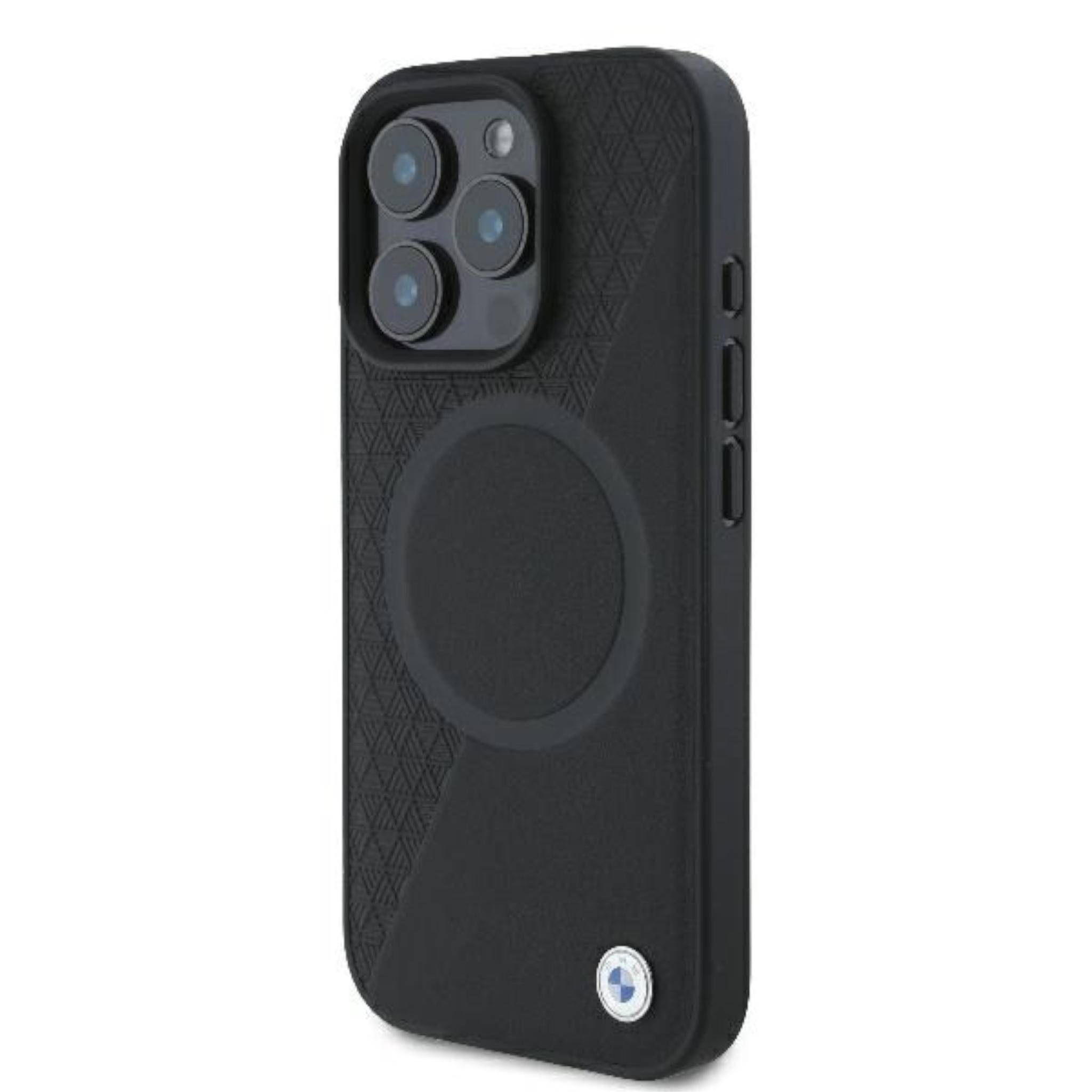 Schwarze Smartphone-Hülle mit MagSafe-ähnlichem rundem Pad und BMW-Logo, auf weißem Hintergrund dargestellt.