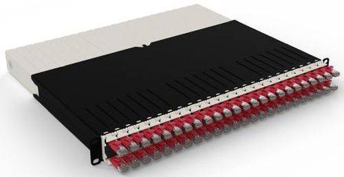 patchbox.one/8RU/STP (0,8 m) mit 24 Kassetten, Patchkabel Cat. 6a, U/FTP, PoE, Kabel rot