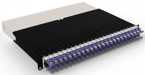 patchbox.one/8RU/STP (0,8 m) mit 24 Kassetten, Patchkabel Cat. 6a, U/FTP, PoE, Kabel violett
