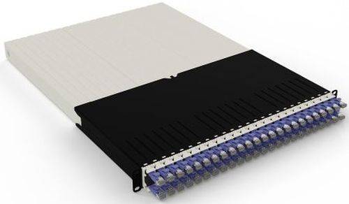 patchbox.one/30RU/STP (1,8 m) mit 24 Kassetten, Patchkabel Cat. 6a, U/FTP, PoE, Kabel violett