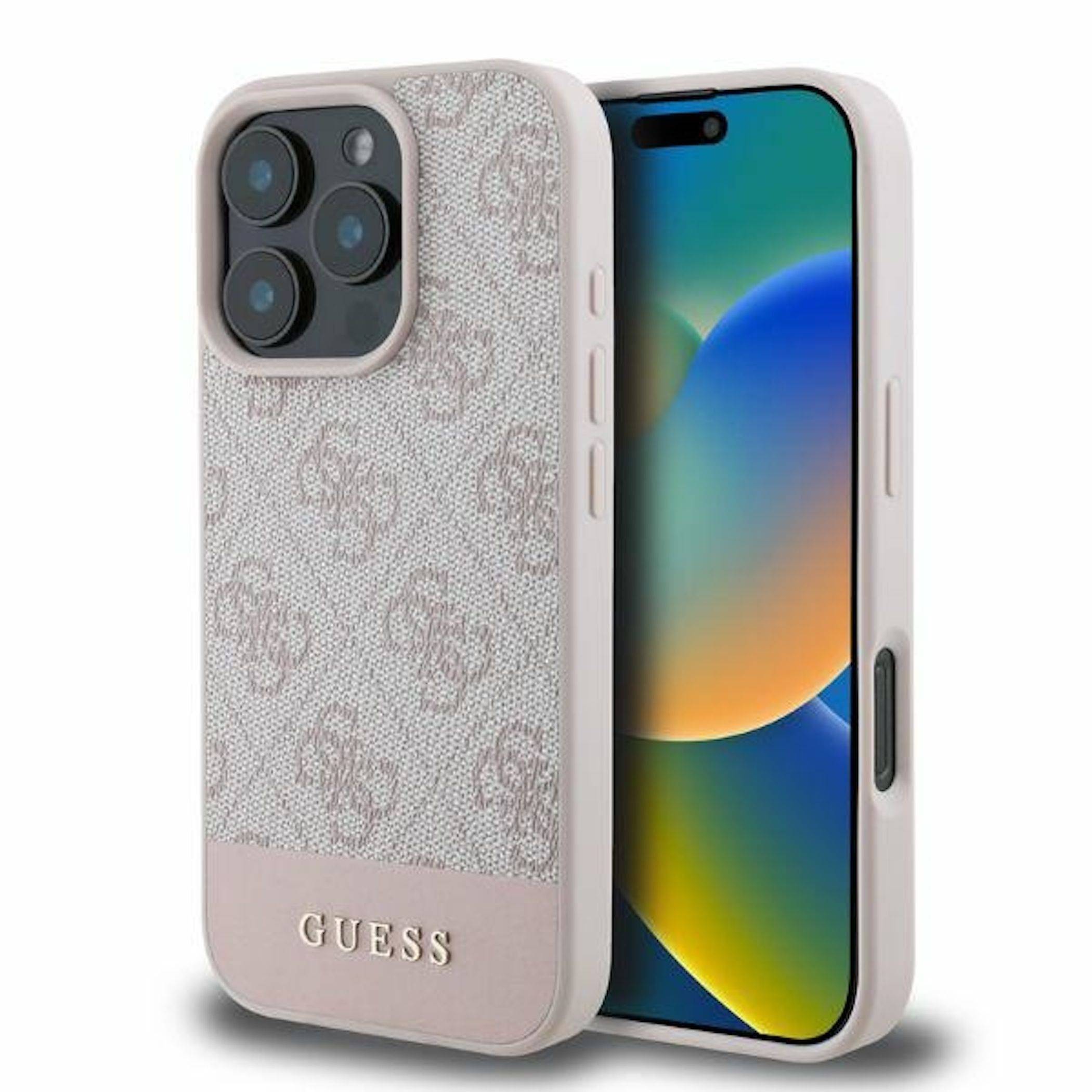 Zwei iPhones in beigen Guess-Hüllen, eines zeigt die Rückseite mit Triple-Kamera und „GUESS