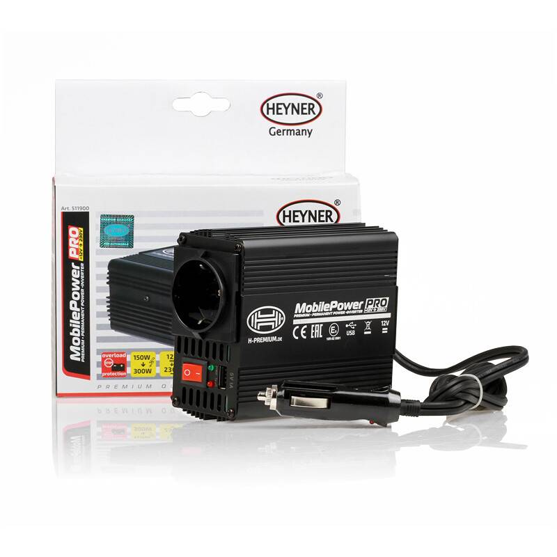 Heyner MobilePower PRO 150W Stromwechselrichter in Schwarz mit europäischer Steckdose und Autoadapter, Verpackung im Hintergrund.