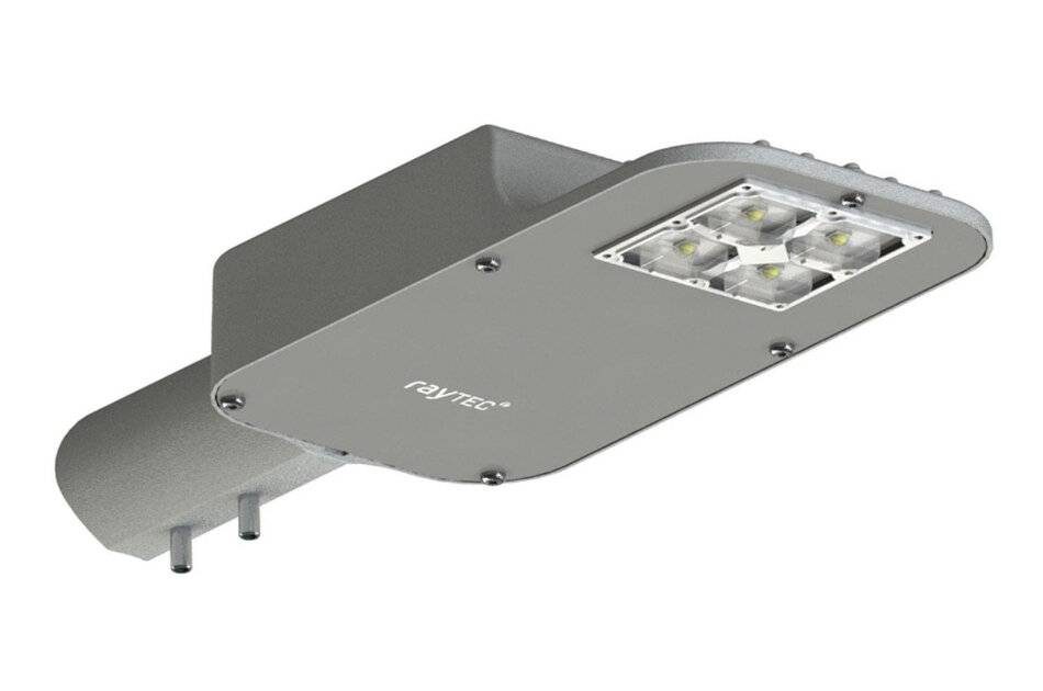Graue LED-Straßenleuchte mit vier LED-Modulen in einem rechteckigen Gehäuse, auf weißem Hintergrund dargestellt.