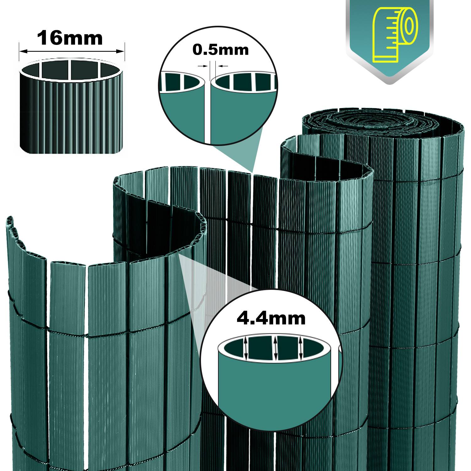 Grüne Sichtschutzrolle für Zaun mit Nahaufnahmen, die eine Lamellenbrei­te von 16 mm, Abstände von 0,5 mm und eine Profildicke von 4,4 mm zeigen.