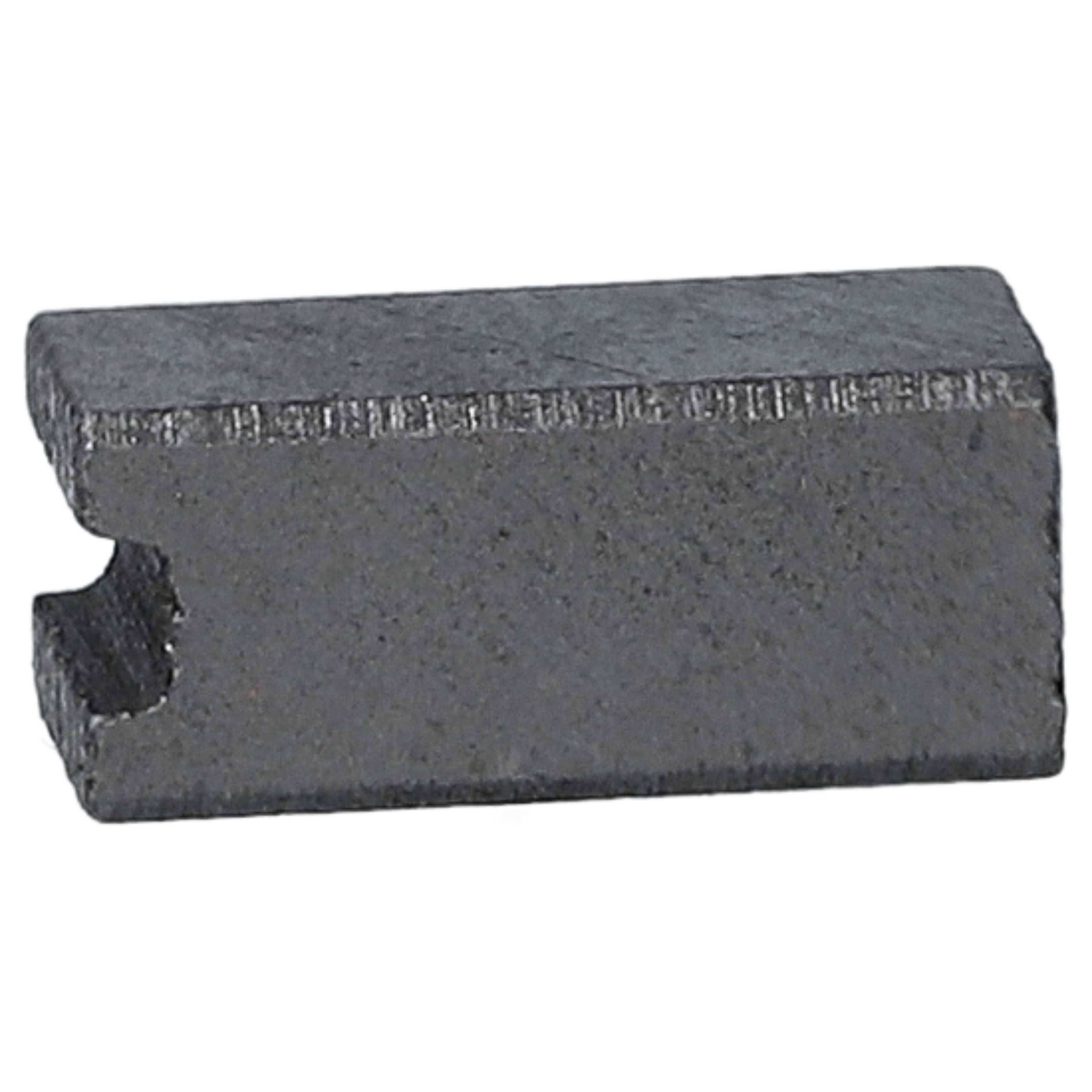 Ein kleiner, rechteckiger schwarzer Metallblock mit einer Kerbe auf einer Seite, möglicherweise ein Maschinenteil oder eine Komponente.