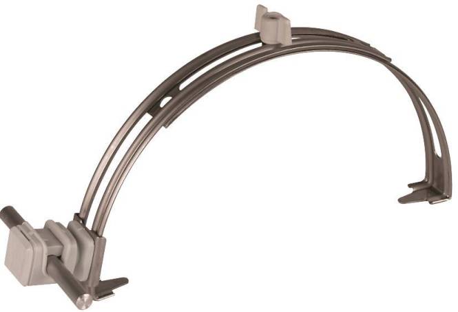 Eine Metallhalterung zum Anbringen oder Abstützen, ausgestattet mit mehreren verstellbaren Riemen und einer Klammer oben zum Befestigen von Objekten.