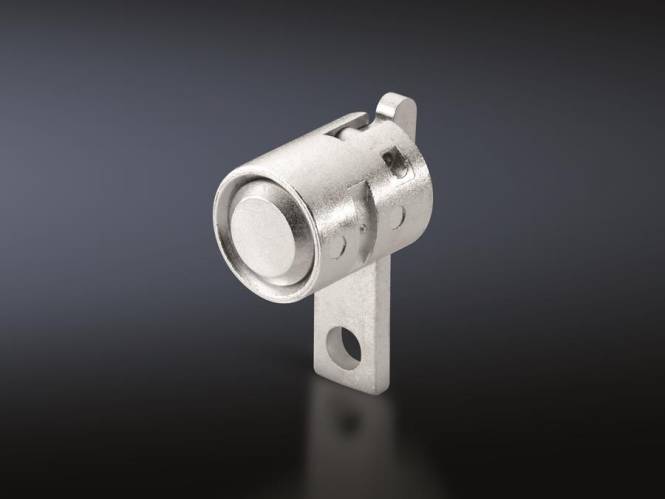 Ein kleines Metallteil mit einer zylindrischen Form und einer flachen Basis, mit einem Loch zur Befestigung, vor einem dunklen Hintergrund angebracht.