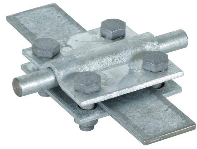 Ein Metallschienenstoßverbinder mit vier sechskantigen Schrauben, der zur sicheren Verbindung zweier Eisenbahnschienen verwendet wird.