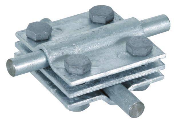 Eine Metallklammer mit Bolzen, die zwei Stangen im rechten Winkel zusammensichert und industrielle Ausrüstung zum Verbinden oder Abstützen von Strukturen zeigt.