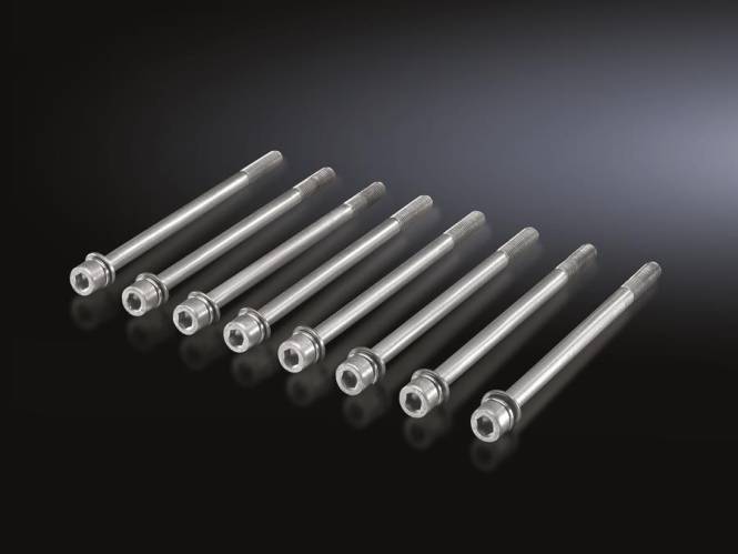 Acht Sechskantschrauben in einer diagonalen Linie auf einer reflektierenden schwarzen Oberfläche angeordnet, die industrielle Hardware-Präzision und Einheitlichkeit zeigen.