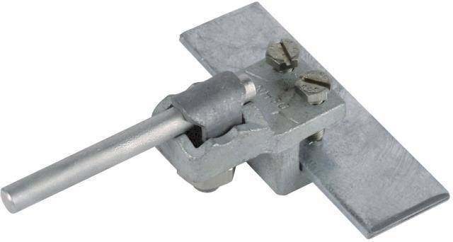 Eine Metallklammer, die einen horizontalen Stab auf einer ebenen Fläche befestigt. Die Klammer wird mit zwei Bolzen angezogen, um Stabilität und Ausrichtung zu gewährleisten.