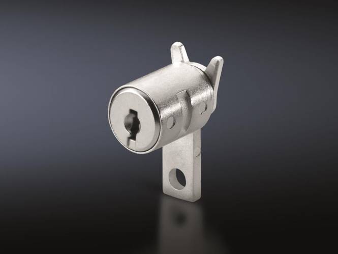 Ein zylindrisches Metallschloss mit Schlüsselloch und Befestigungshalterung, vor einem einfachen Hintergrund dargestellt.